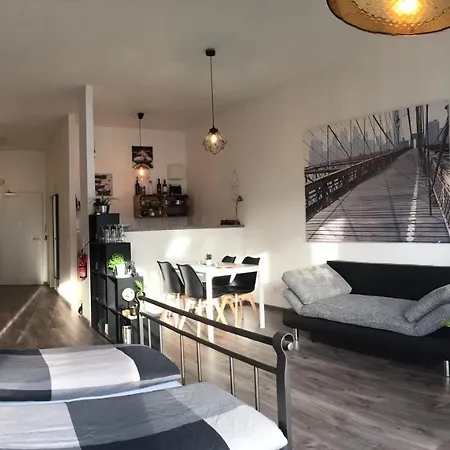 Künstlerisches Glasfront-apartment Leipzig