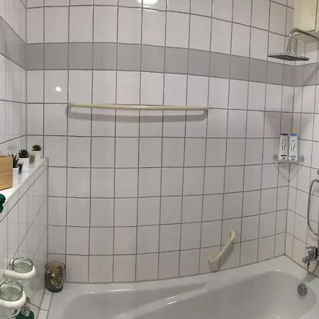 Kunstlerisches Glasfront-apartment Hotel Lipsko