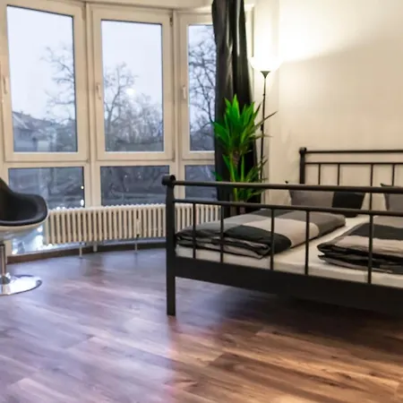 Hotel Kunstlerisches Glasfront-apartment *