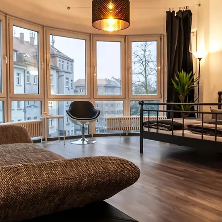 Kunstlerisches Glasfront-apartment * Lipsko